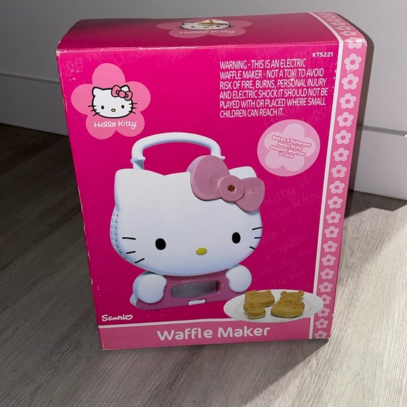 Hello kitty waffle maker with box - Picture 2 of 3